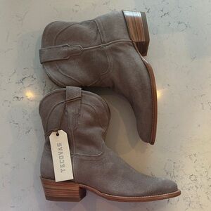 Tecovas Women's LUCY Taupe Suede Short Western Booties NEW size 9.5